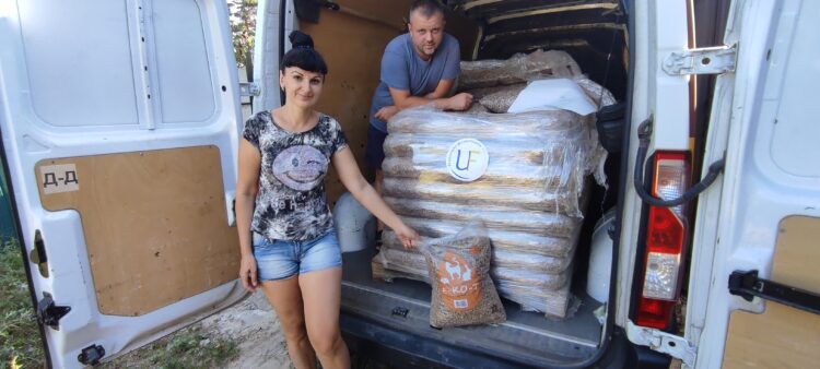 Передали допомогу до притулку в Малій Данилівці за сприяння виробника наповнювачів для котів Е-ко-т!